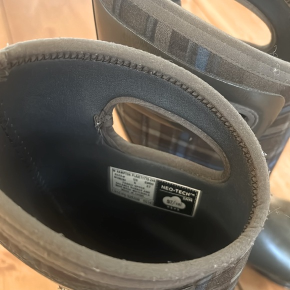 Bogs Women's Waterproof Hampton Plaid Boots. 71779-249. Women’s size 6 - Picture 4 of 4